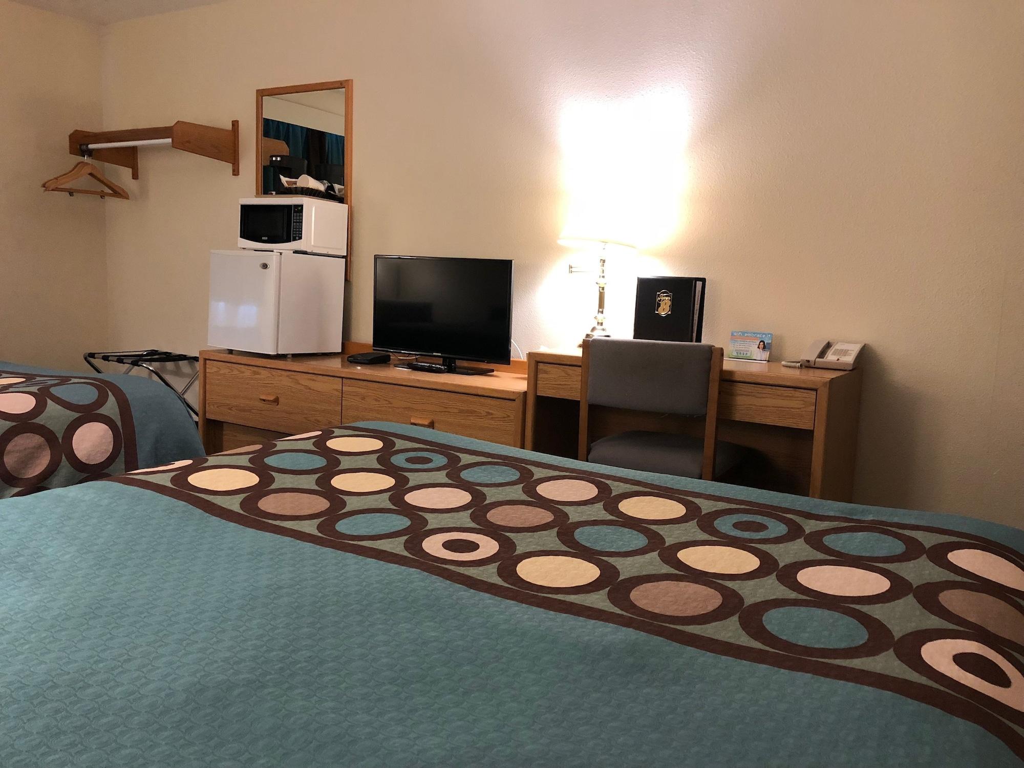 Hotel Super 8 By Wyndham Moose Jaw Sk Esterno foto