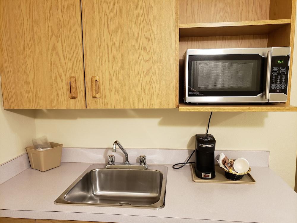 Hotel Super 8 By Wyndham Moose Jaw Sk Esterno foto
