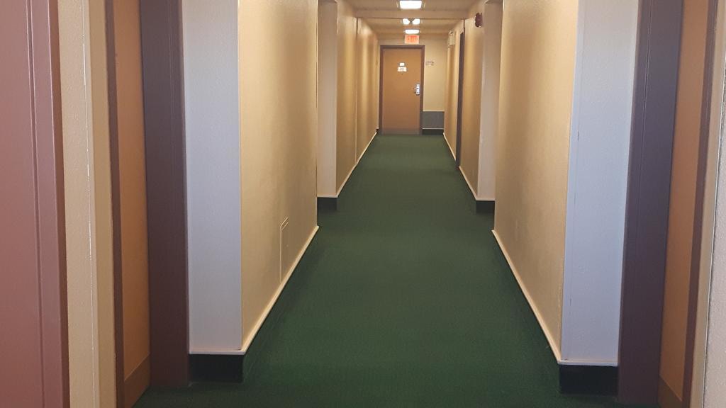 Hotel Super 8 By Wyndham Moose Jaw Sk Esterno foto