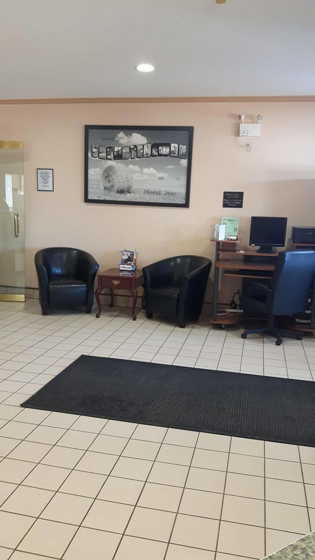Hotel Super 8 By Wyndham Moose Jaw Sk Esterno foto