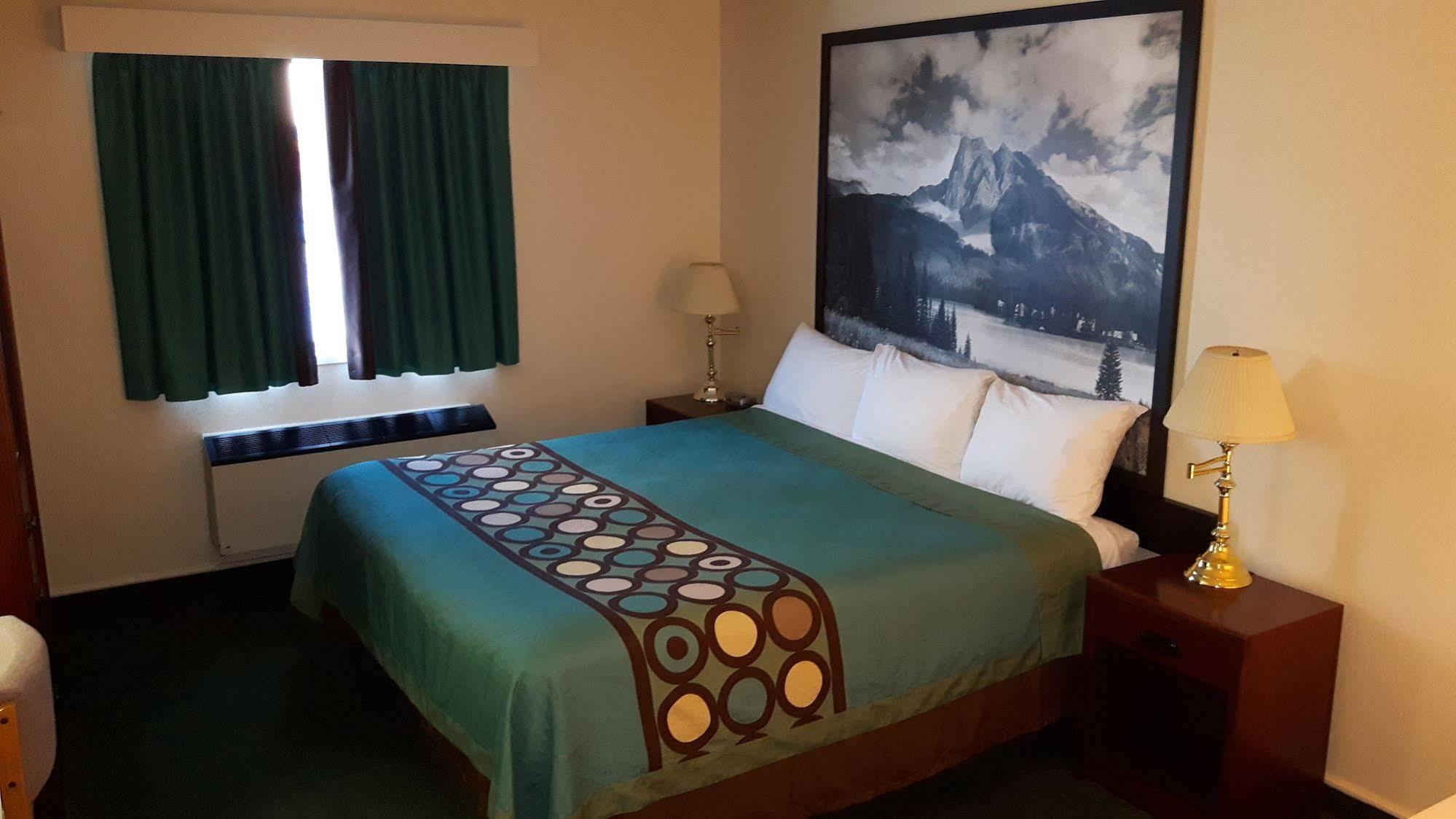 Hotel Super 8 By Wyndham Moose Jaw Sk Esterno foto