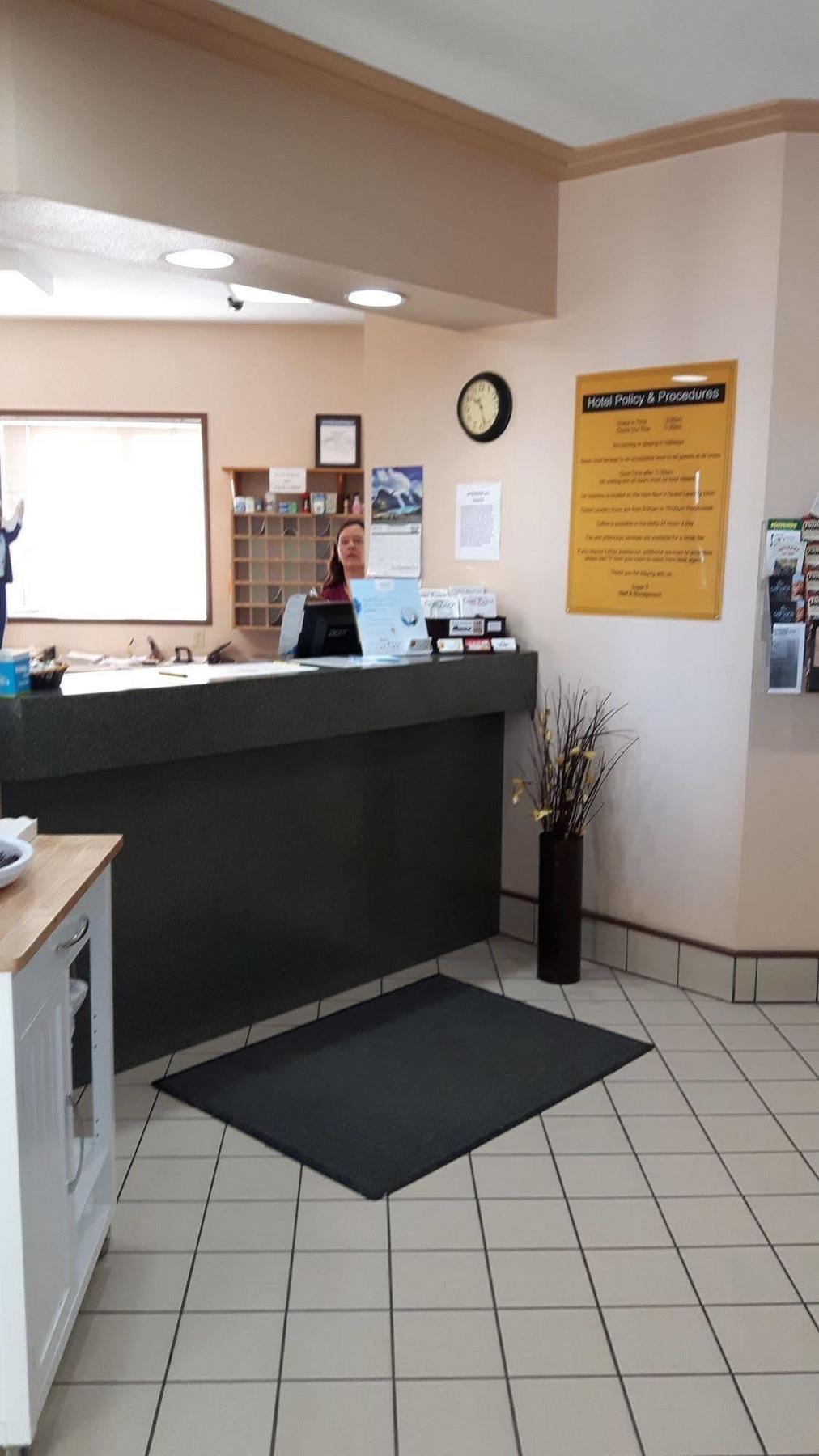 Hotel Super 8 By Wyndham Moose Jaw Sk Esterno foto