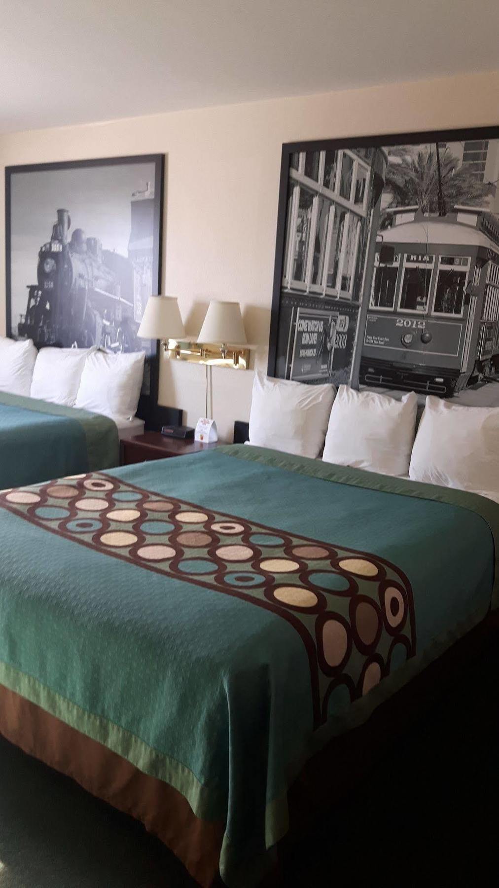 Hotel Super 8 By Wyndham Moose Jaw Sk Esterno foto
